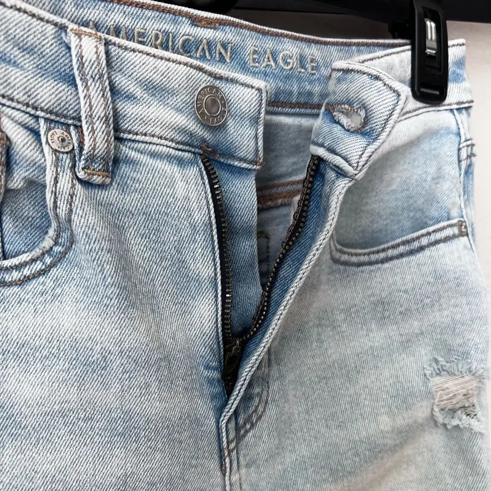 American Eagle high waist Destroyed Mom Jeans Light Wash Size 0